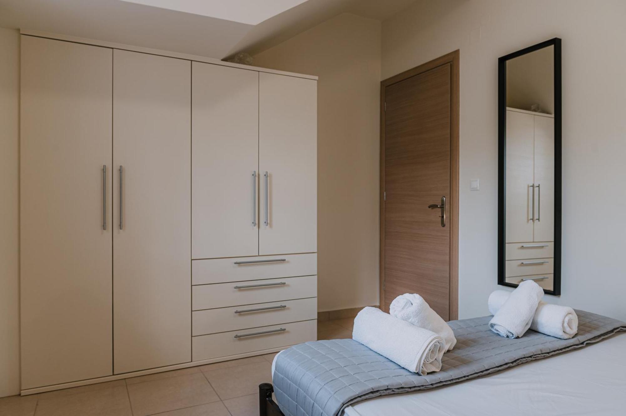 Hb Modern Apartments Tolo Bilik gambar