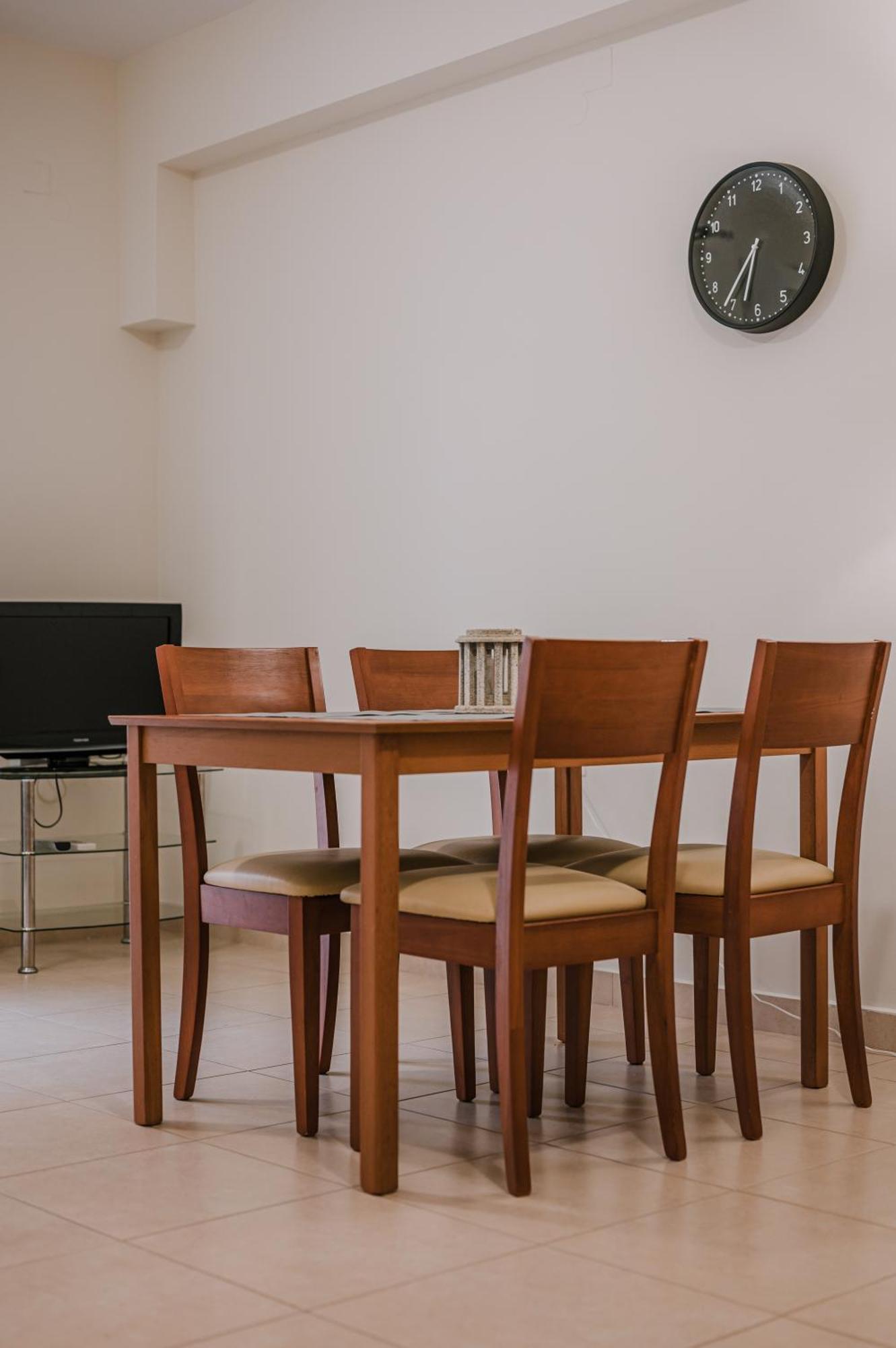 Hb Modern Apartments Tolo Bilik gambar